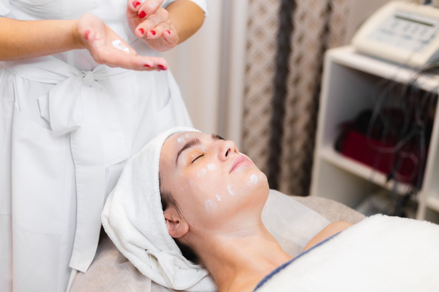 Best Natural Facial Spa for Glowing Skin: What Makes It Truly Effective